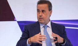 Παπασταύρος facebook