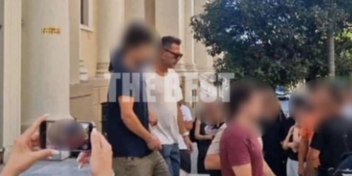 Πάτρα: Αποφυλακίστηκαν με περιοριστικούς όρους οι δύο εθελοντές που κατηγορούνταν για εμπρησμό