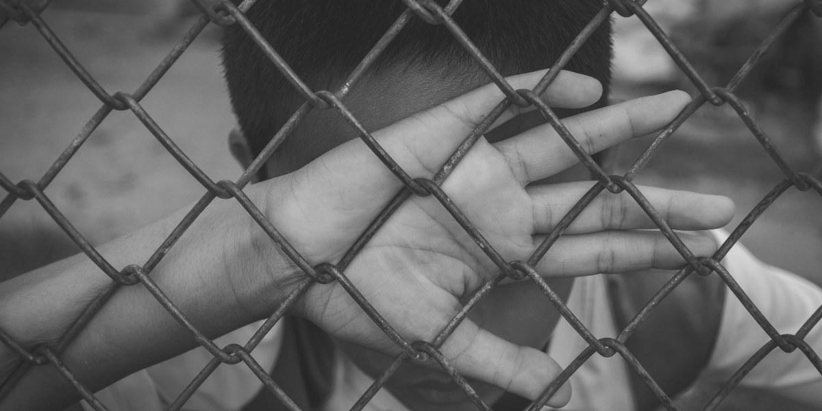 Βία ανηλίκων: Ένα κοινωνικό πρόβλημα κάθε εποχής με βαθιές ρίζες