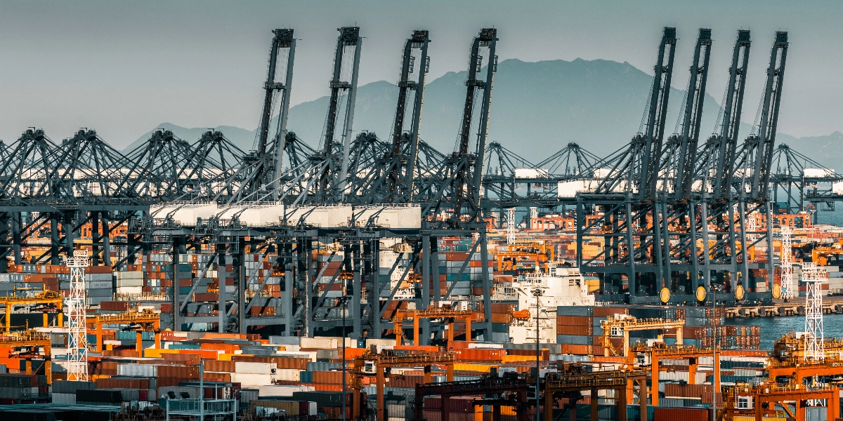 ΗΠΑ: Νέοι δασμοί σε φαρμακευτικά προϊόντα, έπιπλα και φορτηγά από την 1η Οκτωβρίου