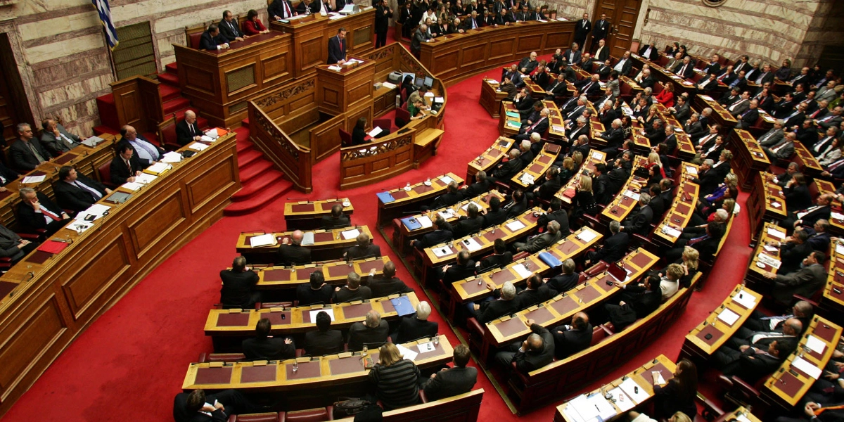 Βουλή: Σε διαβούλευση το νομοσχέδιο του υπουργείου ΠΡΟΠΟ για την ενίσχυση κρίσιμων οντοτήτων