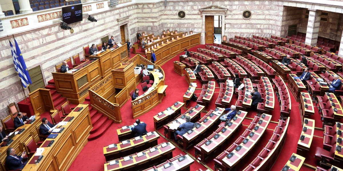 Συζητείται σήμερα στη Βουλή η τροπολογία για το Μνημείο του Άγνωστου Στρατιώτη – Τοποθέτηση Μητσοτάκη