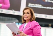 facebook dora mpakogiannis