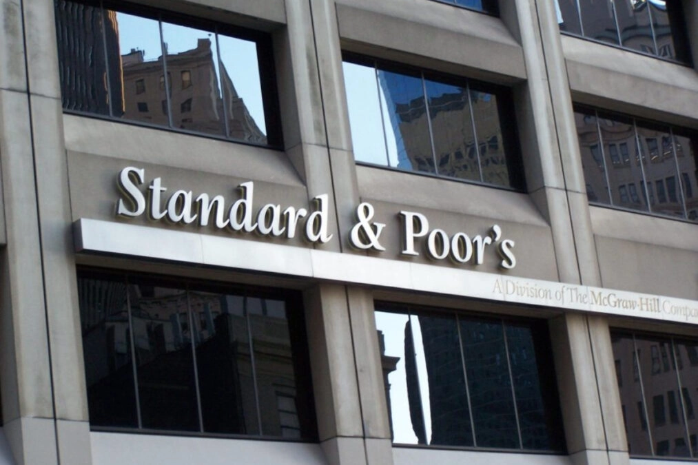 S&P: Επιβεβαίωσε τη θέση του αξιόχρεου της Ελλάδας με σταθερές προοπτικές