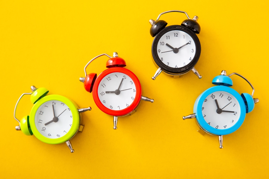 Χειμερινή ώρα 2025: Πότε αλλάζει η ώρα και πώς επηρεάζεται ο ύπνος μας