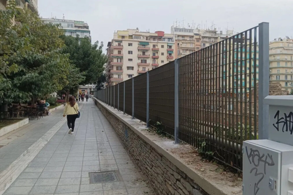 Βεργίνα Τηλεόραση: Τα κάγκελα στο Γαλεριανό Συγκρότημα που έφτασαν έως τη Βουλή