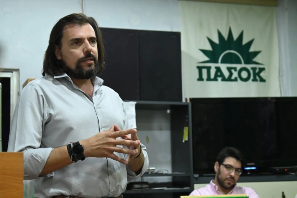 Πέτρος Παππάς: Καταδικάζει τον αποκλεισμό μαθητή με αυτισμό από τη θέση του Σημαιοφόρου