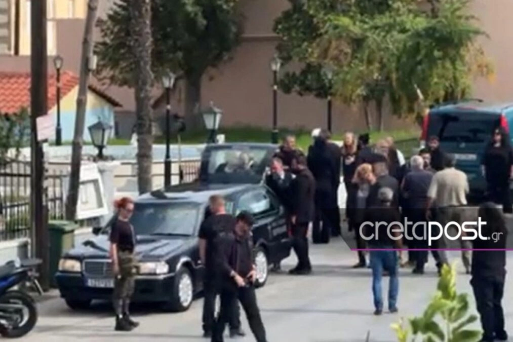 Βορίζια: Βαρύ κλίμα και ισχυρή αστυνομική παρουσία στην κηδεία της 57χρονης – Τα λόγια της μητέρας της