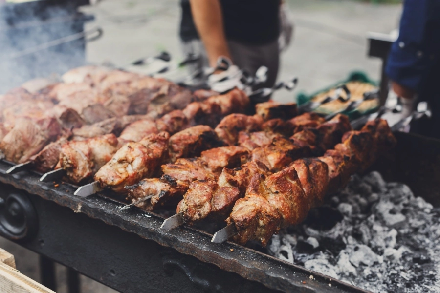 Συνεχίζεται η άνοδος στις τιμές του κρέατος – Τι φταίει και τι μπορούν να κάνουν οι καταναλωτές