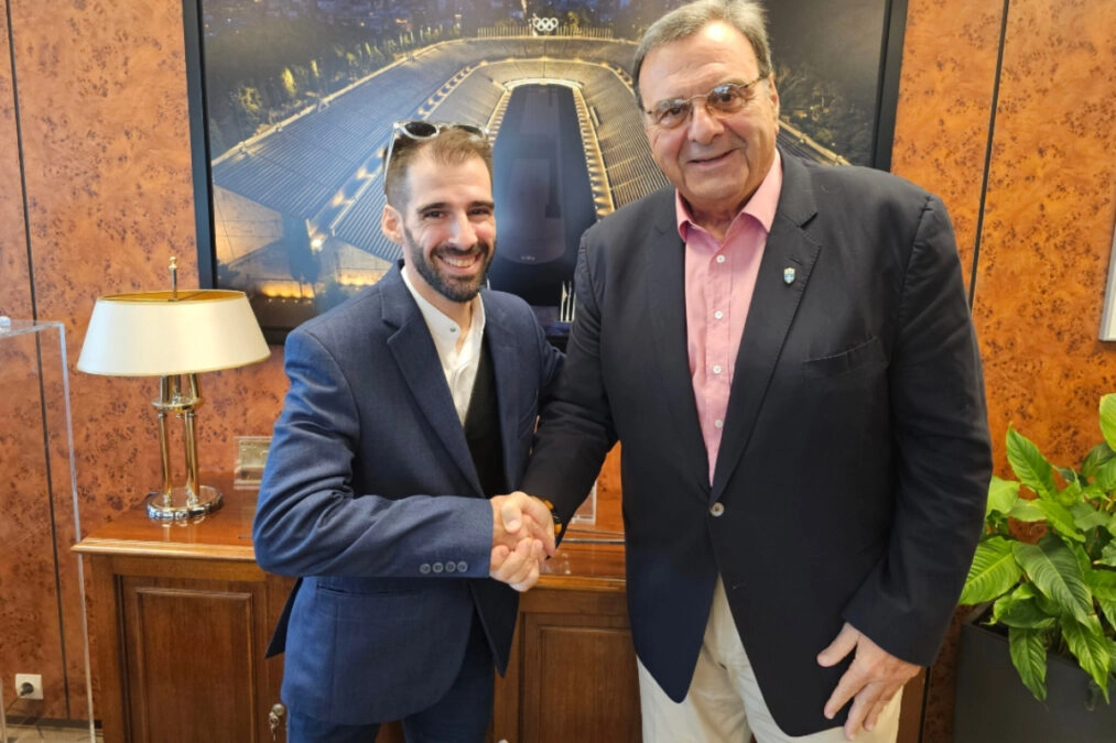 Ολυμπιακή Επιτροπή: Τιμητική υποτροφία έδωσε στον πρώτο του Μαραθωνίου, Παναγιώτη Καραΐσκο