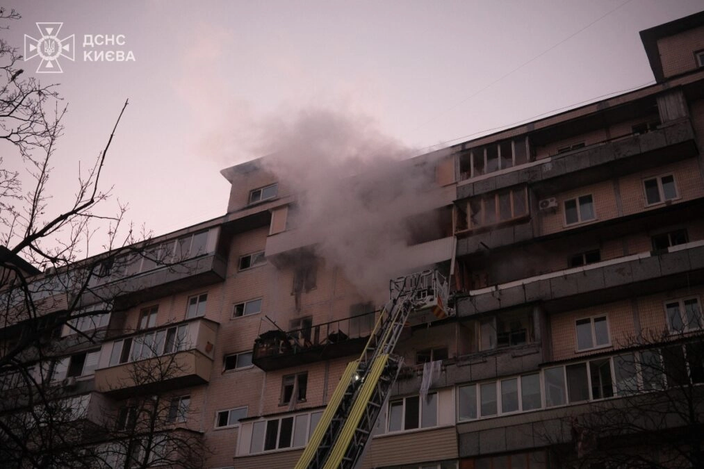 Ουκρανία: Τέσσερις νεκροί και πολλοί τραυματίες κατά τις βραδινές ρωσικές επιθέσεις στο Κίεβο