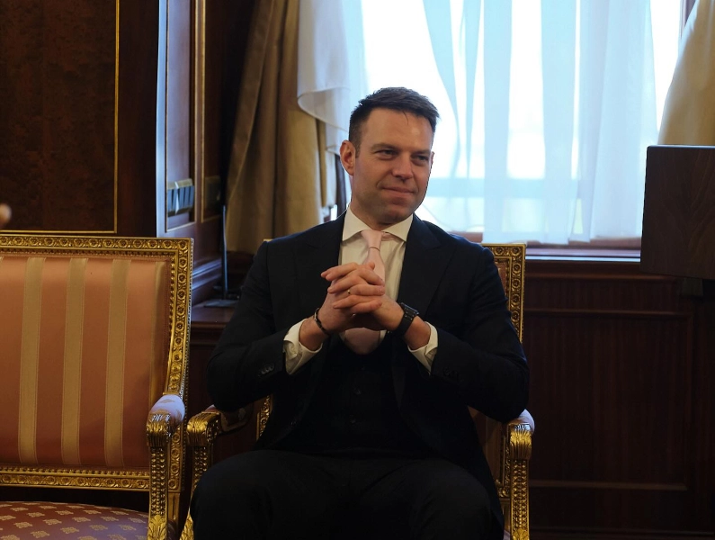 Στεφάνι στο μνημείο του Πολυτεχνείου κατέθεσε ο Στέφανος Κασσελάκης