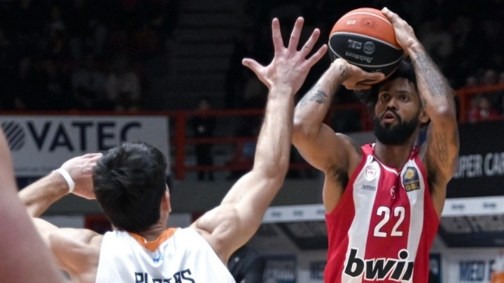 Ερυθρόλευκος «περίπατος» στην Πάτρα