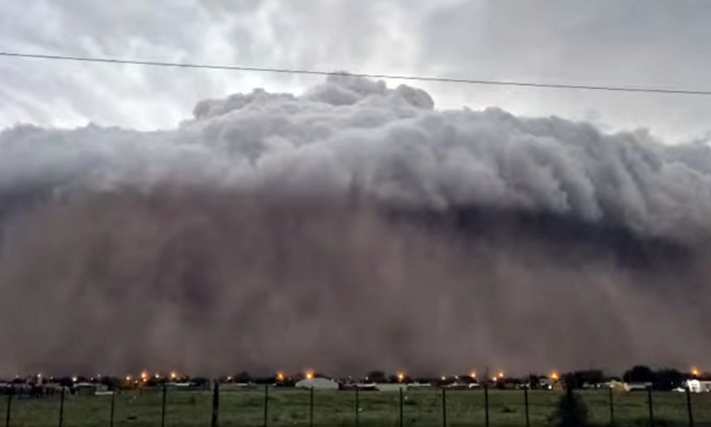 Αργεντινή: Η Χενεράλ Βιγιέγκας καλύφθηκε από απειλητικά σύννεφα – Σκηνικό σαν από ταινία φαντασίας