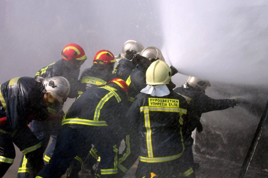 Υπουργείο Κλιματικής Κρίσης: Απαλλάσσονται από τα τέλη κυκλοφορίας τα οχήματα εθελοντών πυροσβεστών