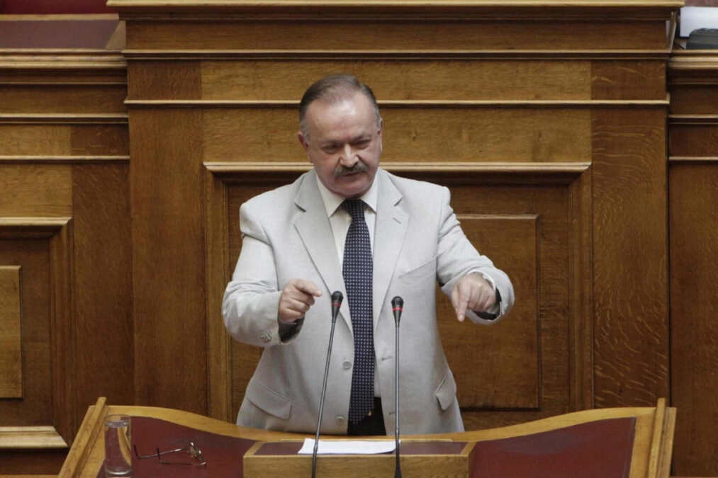 Δημήτρης Σταμάτης: Πλήθος κόσμου στην κηδεία του πρώην βουλευτή – Ο επικήδειος του Αντώνη Σαμαρά