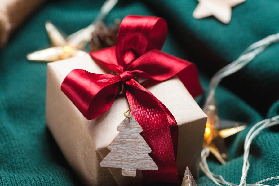 Δώρο Χριστουγέννων 2025: Οδηγός για τον υπολογισμό, τις προθεσμίες και τα δικαιώματα των εργαζομένων