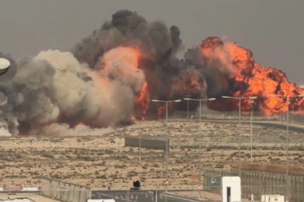 Ινδία: Πτώση μαχητικού αεροσκάφους κατά τη διάρκεια επίδειξης – Νεκρός ο πιλότος