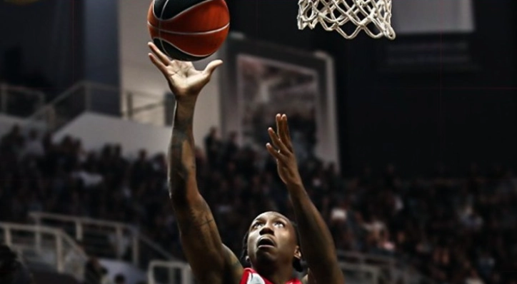 Με «καυτό» Λι, ο Ολυμπιακός νίκησε τον ΠΑΟΚ