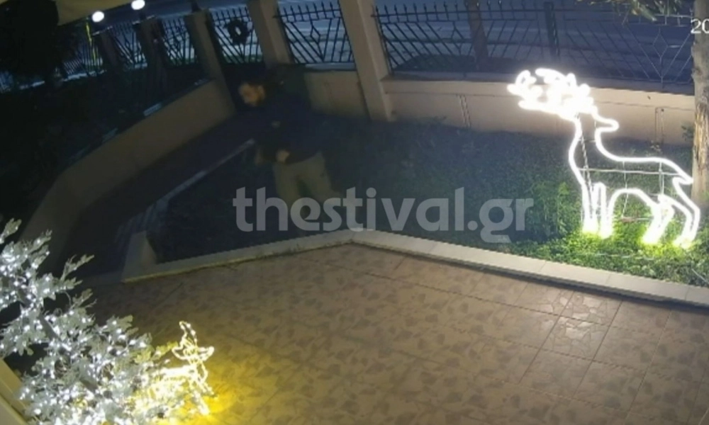 Θεσσαλονίκη: Διάρρηξη για… χριστουγεννιάτικη διακόσμηση – Κλέβει λαμπιόνια και στολίδια (Δείτε βίντεο)
