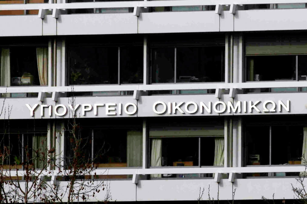Πολυετές Δημοσιονομικό Πρόγραμμα 2026-2029: Αύξηση του κατώτατου μισθού στα 950 ευρώ και επιπλέον 38.000 προσλήψεις στο Δημόσιο