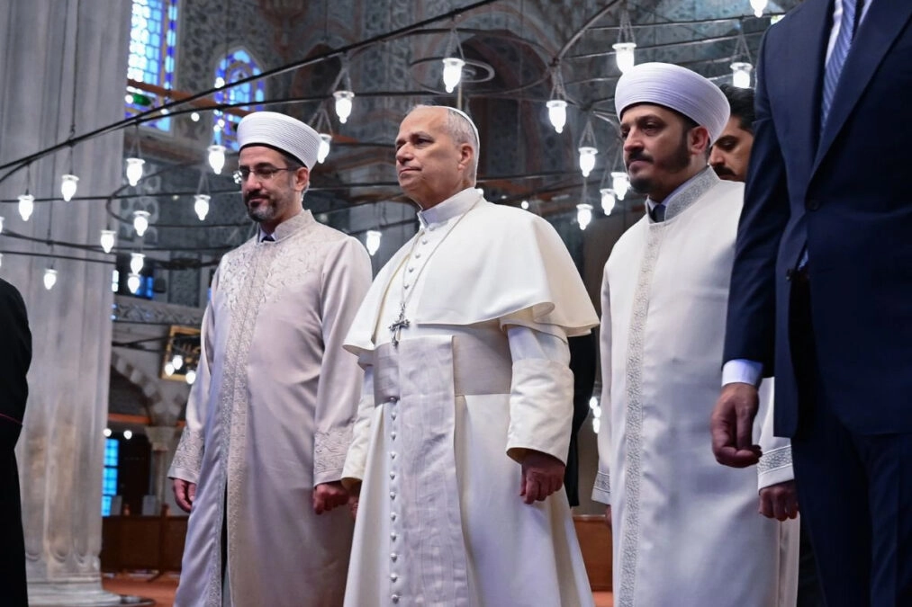 Πάπας Λέων: Επισκέφτηκε το τέμενος Σουλταναχμέτ και τη Συριακή Ορθόδοξη Εκκλησία