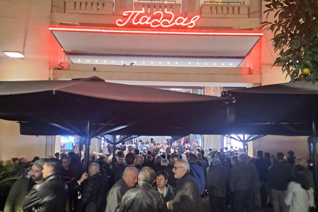 Αλέξης Τσίπρας: Πλήθος κόσμου στο «Παλλάς» για την παρουσίαση του βιβλίου του – Παρόντες οι νυν και πρώην βουλευτές του ΣΥΡΙΖΑ (live)