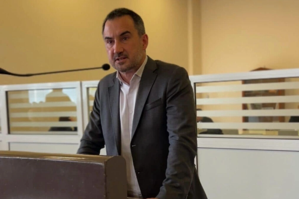 Α. Χαρίτσης: Αιχμές κατά Τσίπρα – «Λαϊκό Μέτωπο του “ενός” δεν υπήρξε ποτέ»