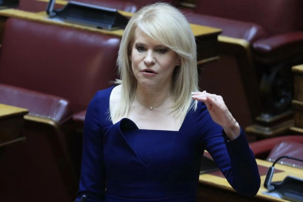 Γκάφα Τζάκρη στον σχολιασμό Φάμελλου-Χαρίτση: «Karma is a…beast»