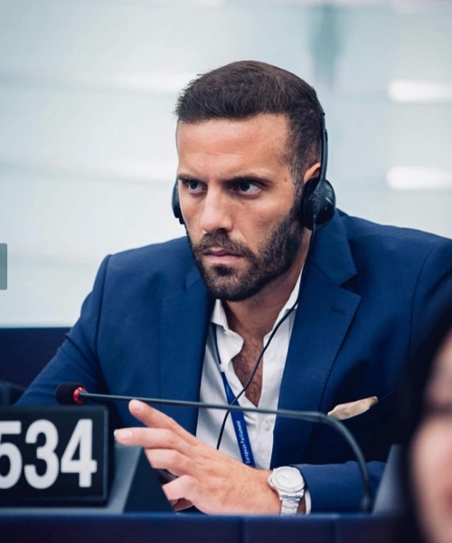 Εκτός ευρωομάδας ΣΥΡΙΖΑ ο Νίκος Παππάς μετά την επίθεση σε δημοσιογράφο