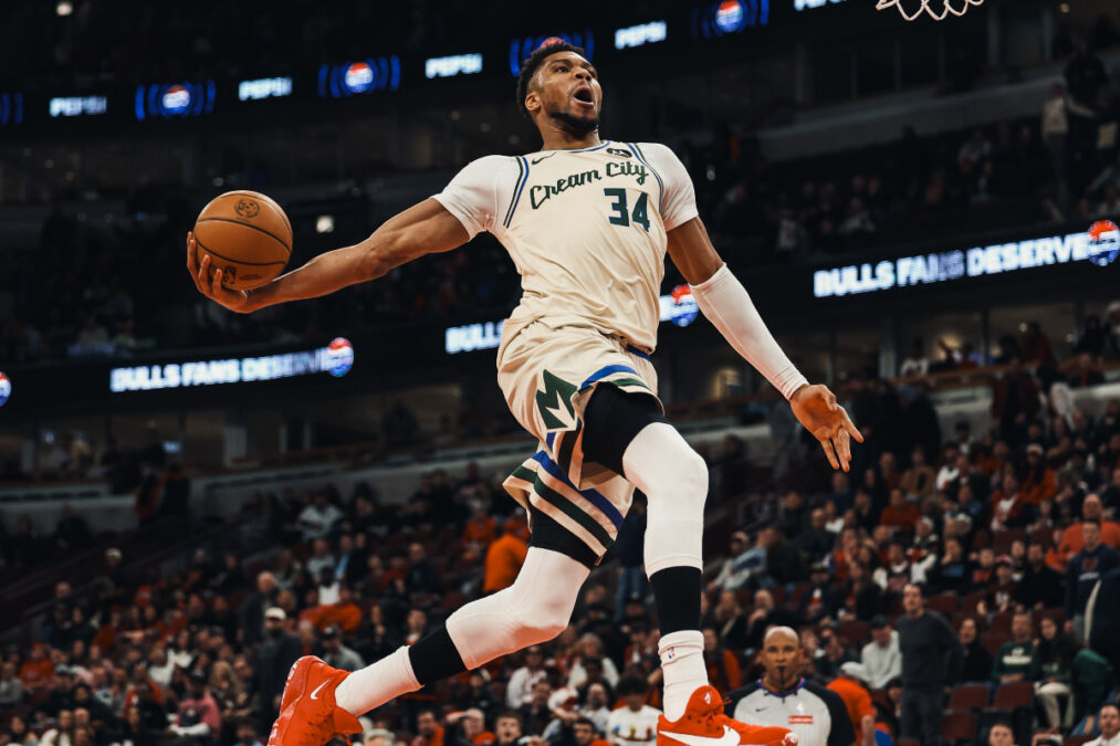 Γιάννης Αντετοκούνμπο: Επέστρεψε με νίκη 112-103 και ξεκαθαρίσματα