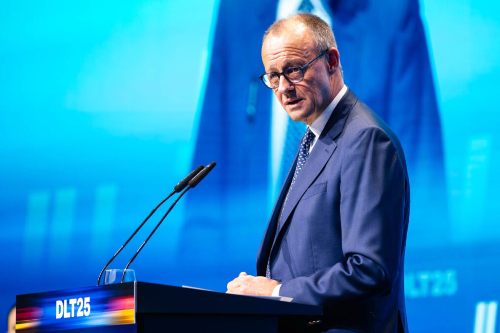 Μερτς: Δεν ζούμε σε πόλεμο αλλά δεν ζούμε πλέον και μόνο σε ειρήνη