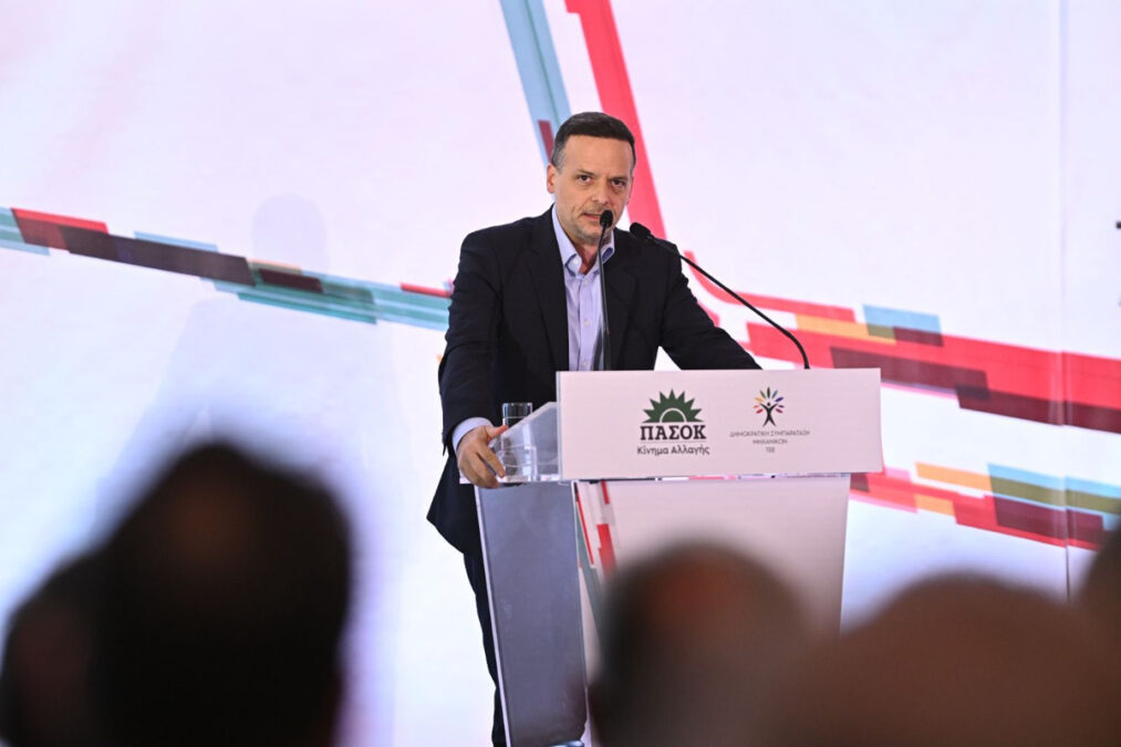 ΠΑΣΟΚ: Αναστάτωση έχει προκαλέσει η πρόταση Δούκα για ανάδειξη υποψηφίων βουλευτών μέσω προκριματικών εκλογών