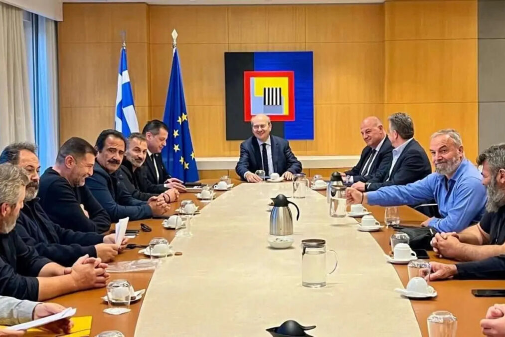 Κρήτη: Σε καλό κλίμα αλλά χωρίς αποτέλεσμα έληξε η συνάντηση αγροτών με τους Τσιάρα-Χατζηδάκη