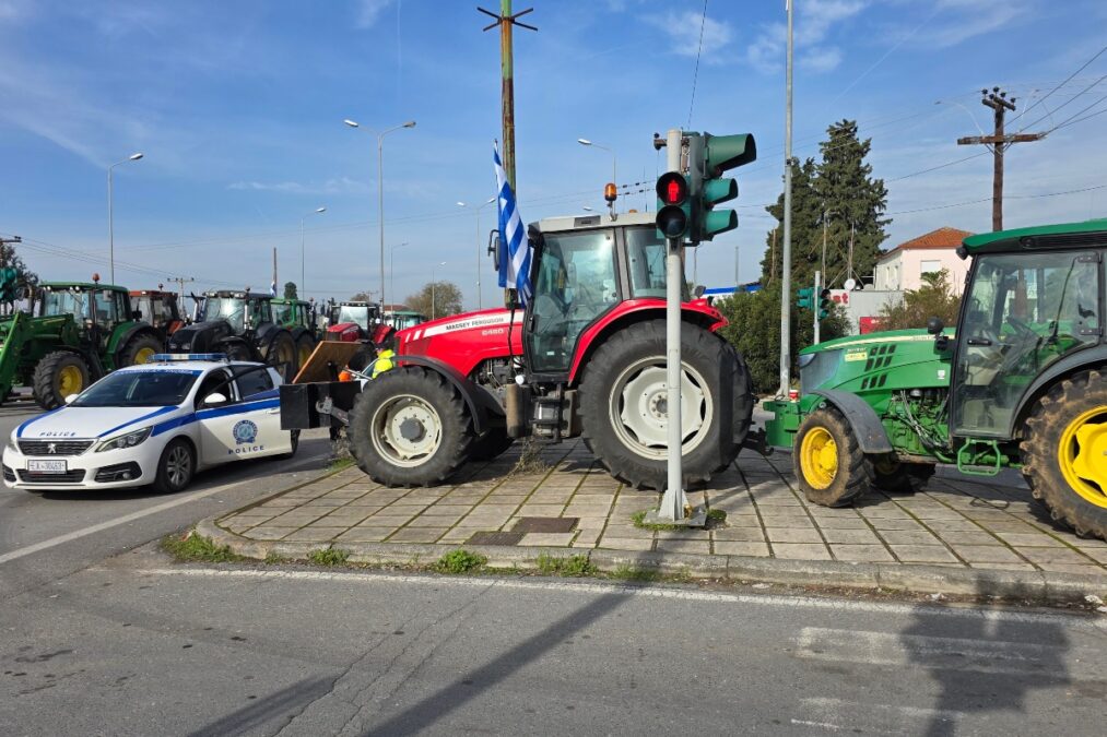 Αγροτικές κινητοποιήσεις: Κλιμάκωση των ενεργειών αποφάσισαν στο μπλόκο της Νίκαιας – Αύριο η πανελλαδική σύσκεψη