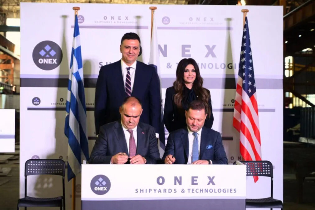 Συμφωνία ορόσημο Ελλάδας – ΗΠΑ για την παραγωγή ρυμουλκών παρουσία της Κίμπερλι Γκίλφοϊλ