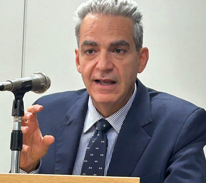 Συρίγος: Δεν πρόκειται να γίνει πόλεμος για τη Γροιλανδία 