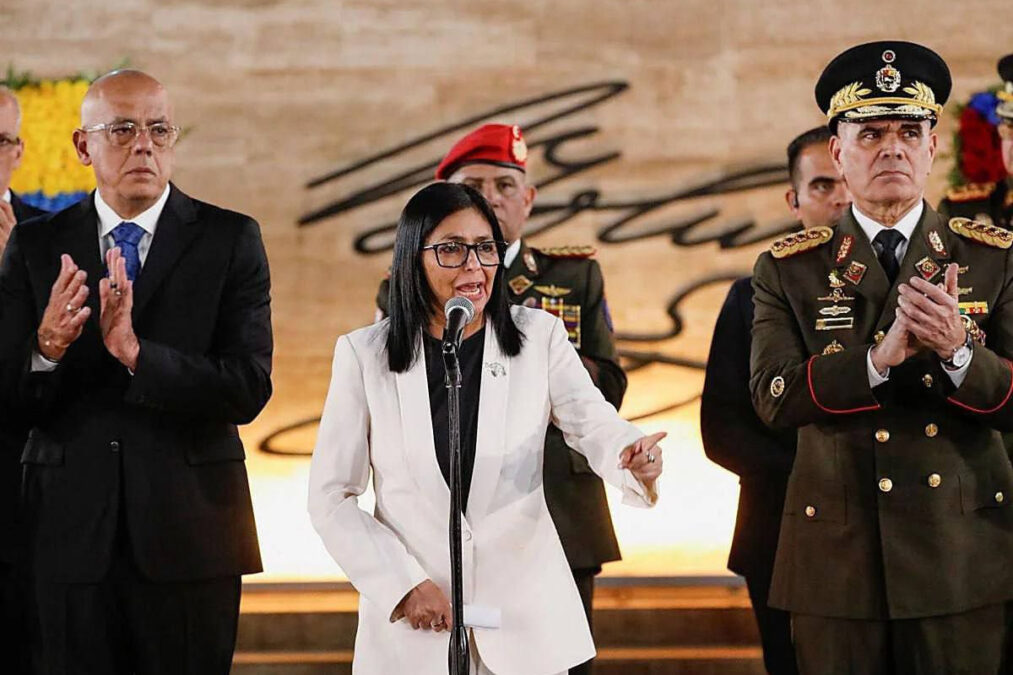 Βενεζουέλα: «Θα αντιταχθούμε μέσω της διπλωματίας στις ΗΠΑ», δήλωσε η προσωρινή πρόεδρος Ροδρίγκες