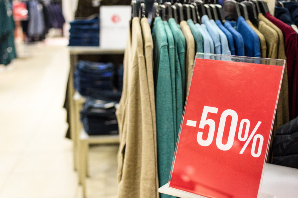 Εμπορικά καταστήματα: Ανοιχτά σήμερα Κυριακή λόγω των χειμερινών εκπτώσεων