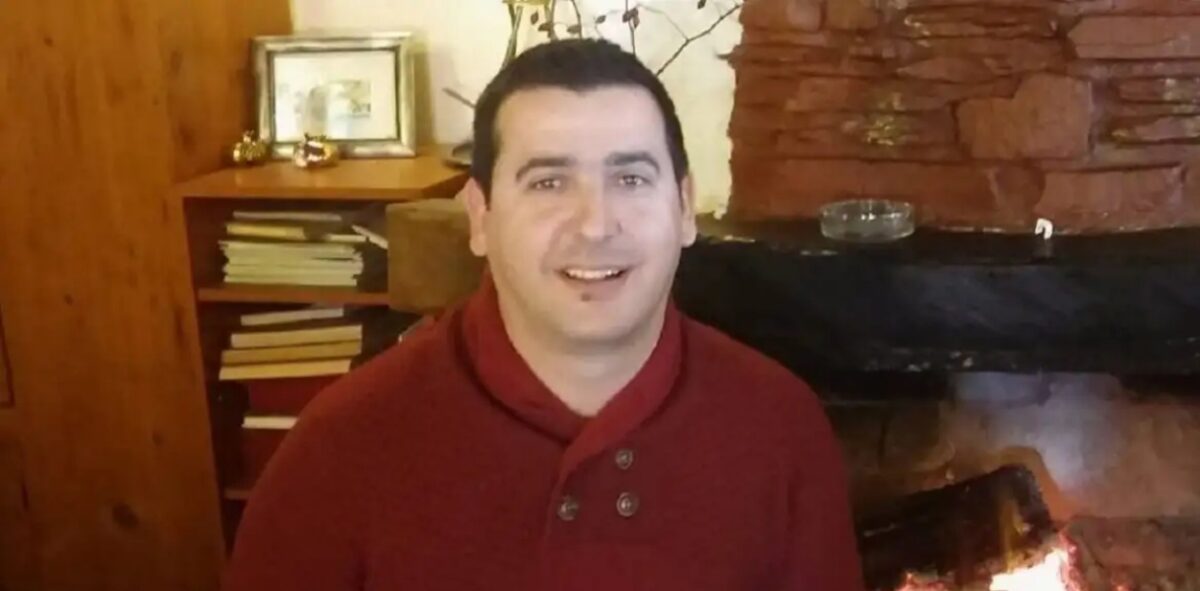 Η Βουλή αναλαμβάνει τη φροντίδα του παιδιού του 53χρονου λιμενικού που έχασε τη ζωή του, μετά τον ηρωικό του αγώνα να σώσει ένα άλλο παιδί από τα κύματα.