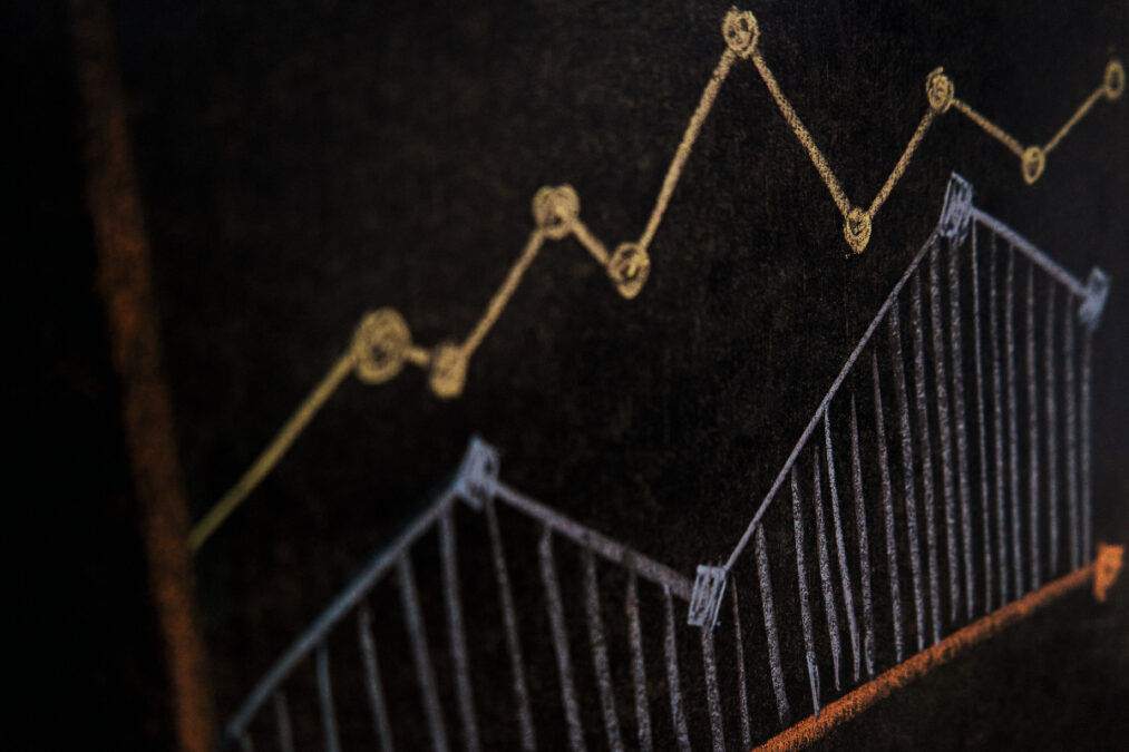 Διεθνείς οίκοι: Θετικό το μήνυμα για την ελληνική οικονομία στον νέο κύκλο αξιολογήσεων