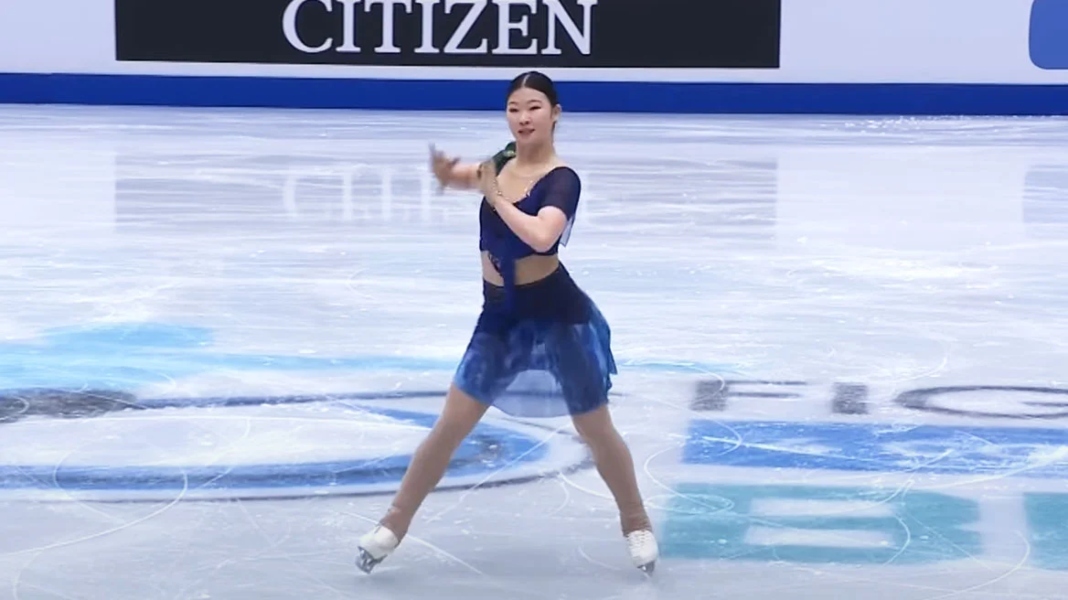 Αθλήτρια χορεύει το «Αστερομάτα» της Κλαυδίας σε αγώνα καλλιτεχνικού πατινάζ στην Κίνα (video)