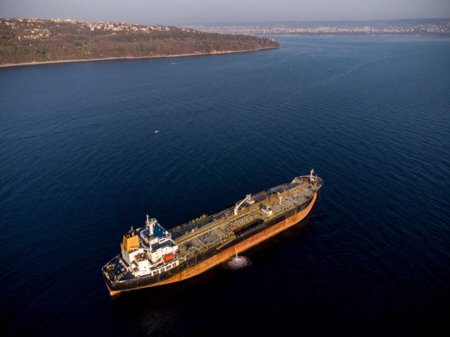 Η Σαουδική Αραβία επιδιώκει τον σχηματισμό διεθνούς συμμαχίας για την προστασία της ναυσιπλοΐας στην Ερυθρά θάλασσα από τους Χούθι