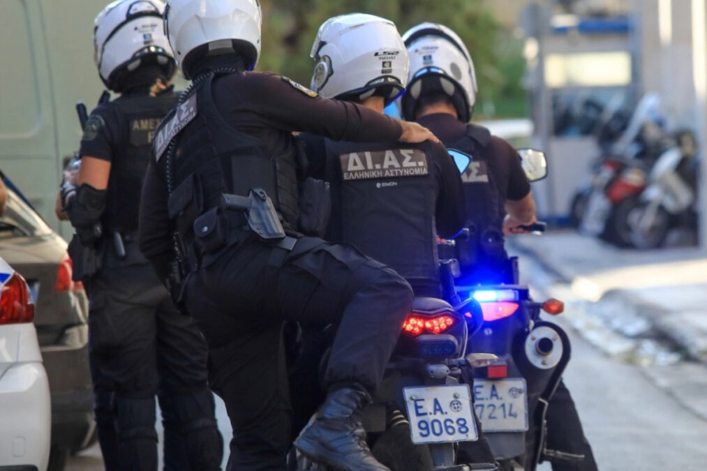 Γλυφάδα: «Το περιμέναμε» λένε οι γείτονες του πατροκτόνου – Είχε φυλακιστεί για τη δολοφονία της μητέρας του