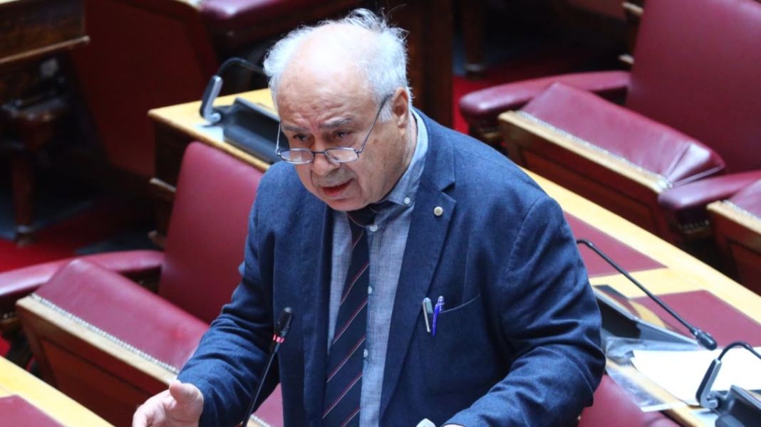 Παρασκευαΐδης: Δεν παραδίδει την έδρα  μετά τις δηλώσεις του για συγκυβέρνηση με δικτατορικά καθεστώτα