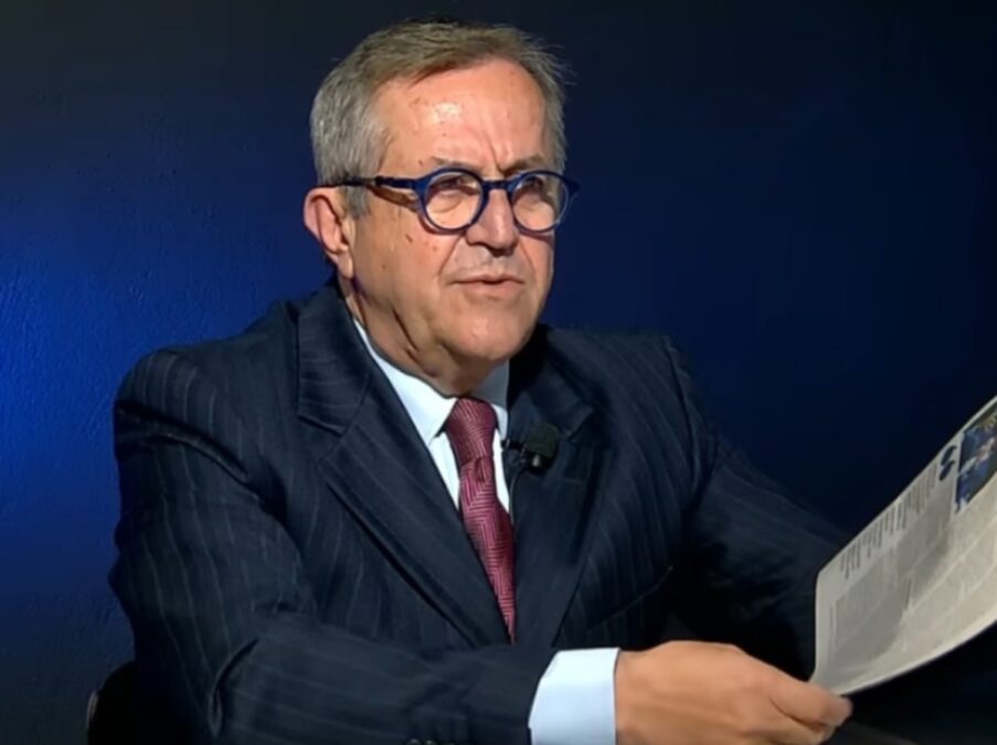 Όταν ένας πρώην Πρωθυπουργός λογοδοτεί στις τράπεζες