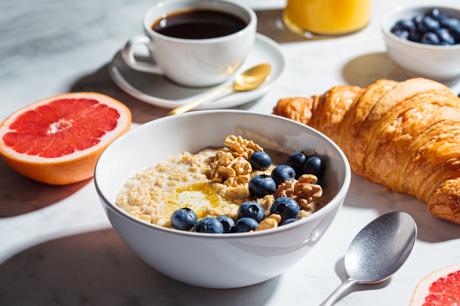 Πρωινό και χοληστερίνη:Πώς η ώρα γεύματος μπορεί να την αυξήσει ή να την μειώσει