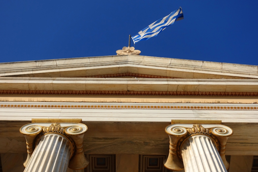 Η Αρχή της Θεσμικής Αυτοσυγκράτησης: Όριο ή Εγγύηση της Δημοκρατίας;