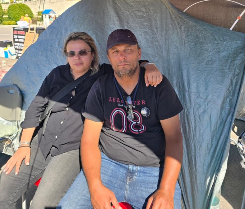 «Σας απαγορεύω να αναφερθείτε ξανά στον αδελφό μου, είστε πολιτικός»: Κατερίνα Βουτσινά κατά Καρυστιανού για το σποτ των Τεμπών