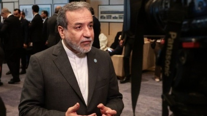 Ιρανός ΥΠΕΞ: Ο Χαμενεΐ είναι ζωντανός «εξ όσων γνωρίζω» – Η Τεχεράνη επιθυμεί την «αποκλιμάκωση»